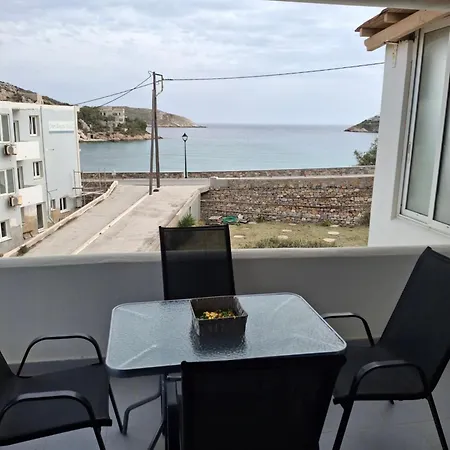 με θέα τον όρμο της βάρης Lejlighed Vári